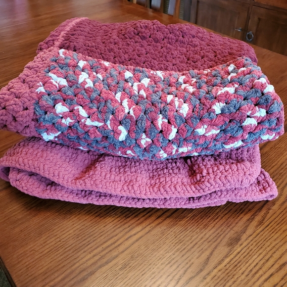 🌟   Handmade, Handcrafted Granny Square Bernat Blanket yarn throw/blanket - Picture 1 of 11